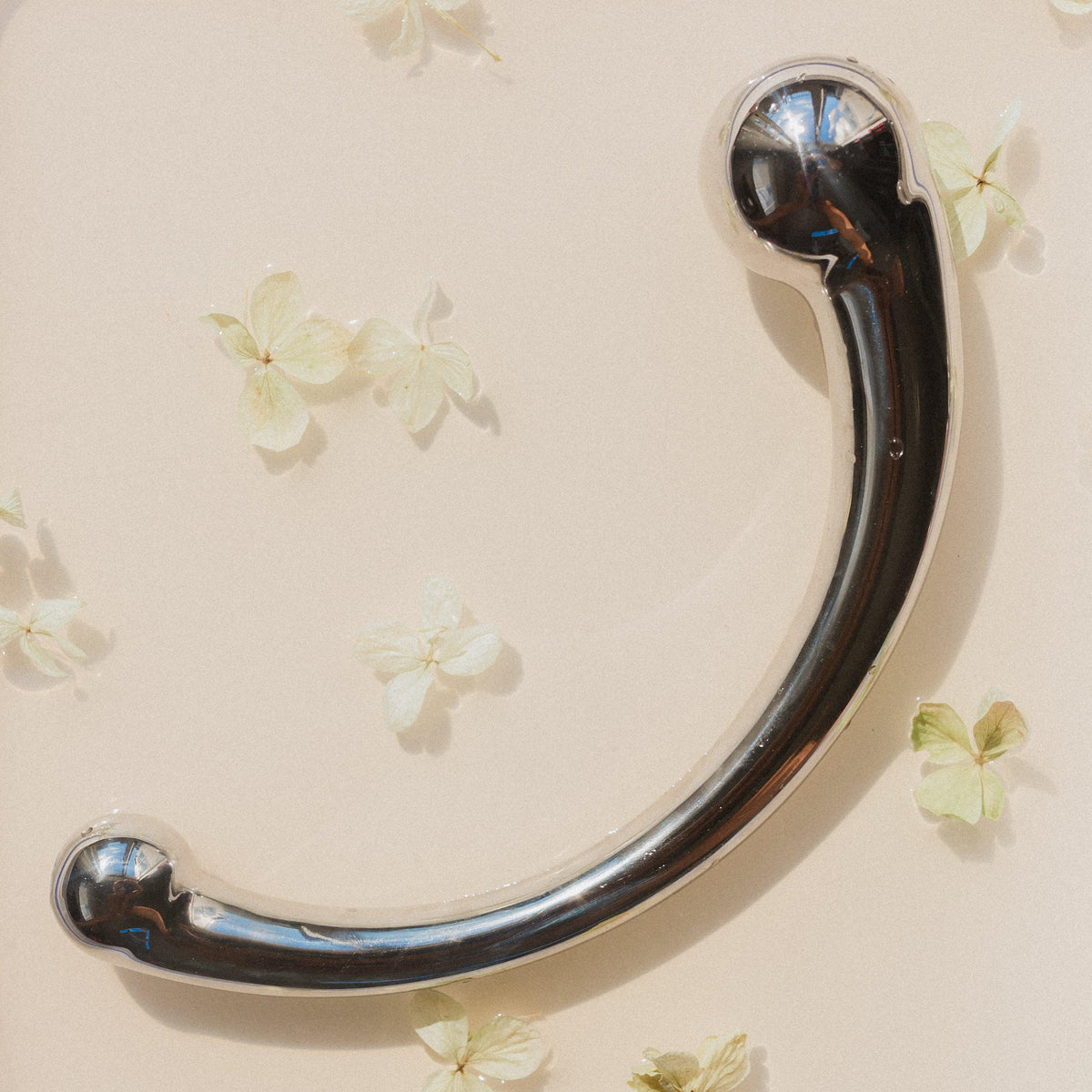The Venus Wand® - Sensually curved beauty | Ships from Calgary, Canada