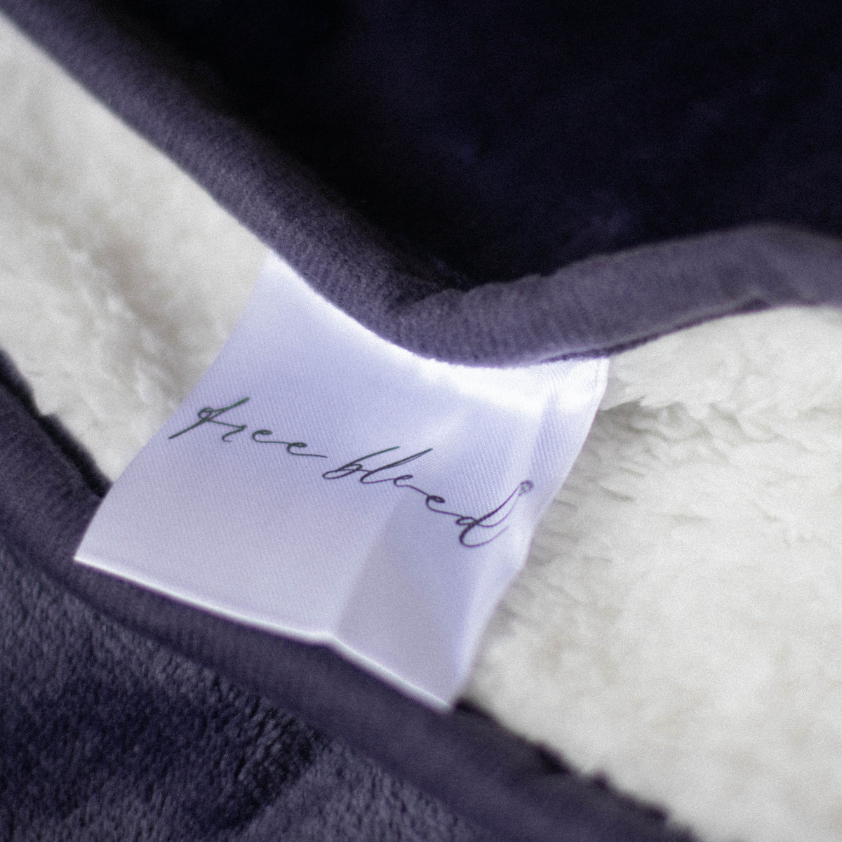 Free Bleed® Period & Sex Blanket – Plum