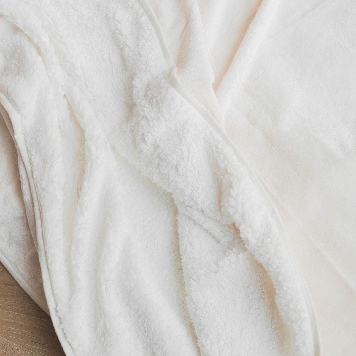 Free Bleed® Blanket - double sided waterproof throw