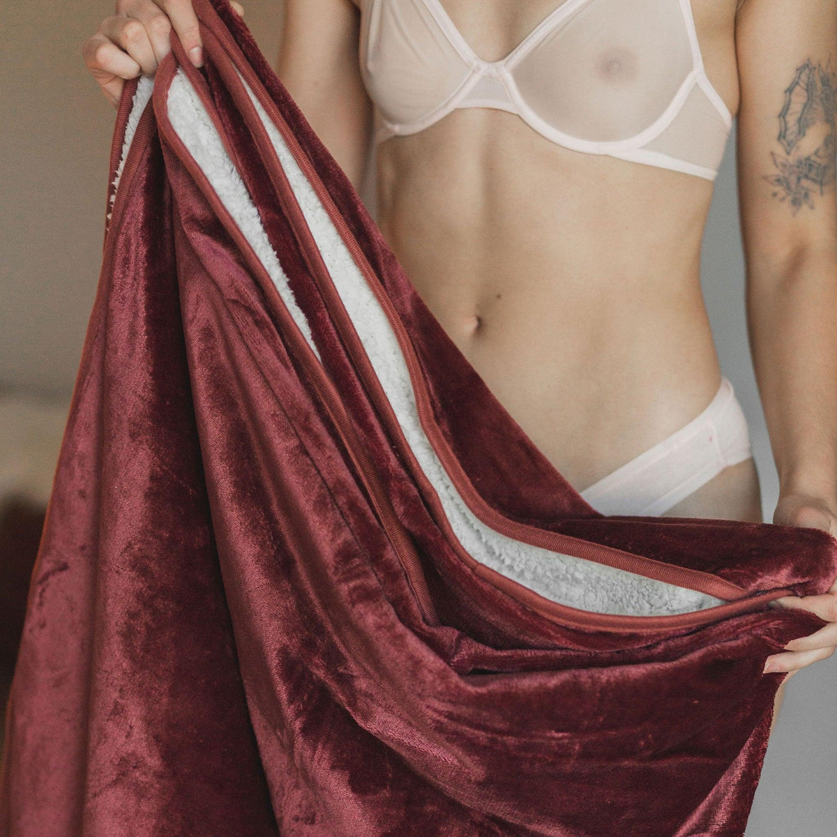 Free Bleed™ Blanket - Crimson - WAANDS™ Crystal Sex Toys