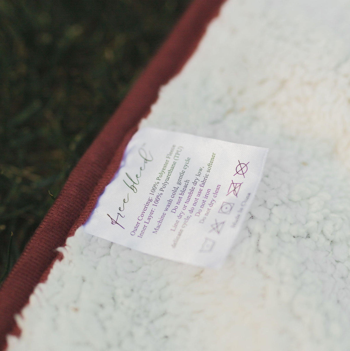 Free Bleed™ Blanket - Crimson - WAANDS™ Crystal Sex Toys